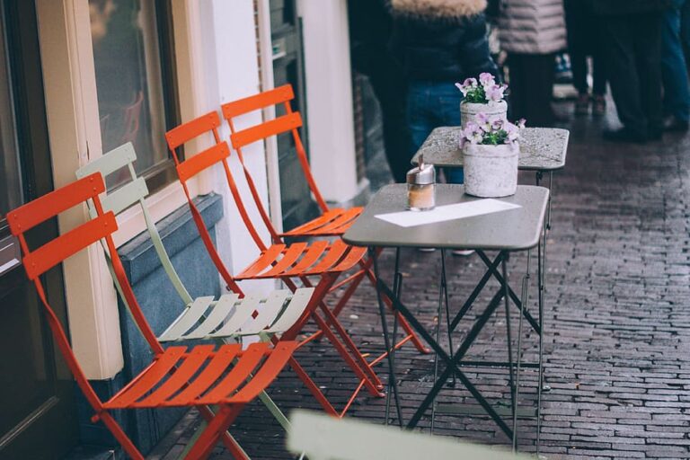 small cafe design